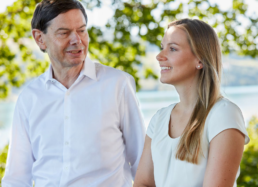 Dr. Hans-Peter Zehnder and daughter Milva Inderbitzin-Zehnder outside