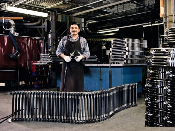 produktionsmitarbeiter mit besonderen zehnder charleston