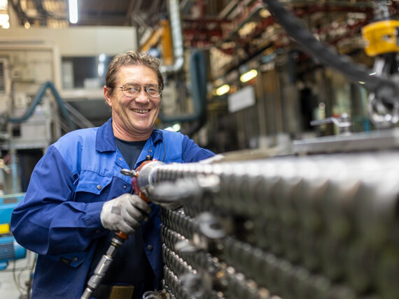 Zehnder production hall, employee working, career at zehnder